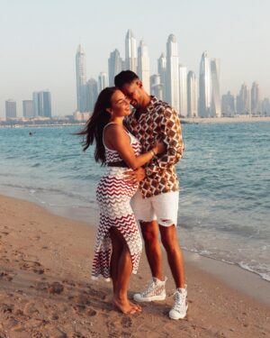 Stéphanie Durant Instagram - BABY SOGGIU is coming 🤰♥️ Après plus de 4 ans après notre rencontre, la découverte du monde à deux, notre mariage en 2020, nous sommes heureux de vous annoncer que nous serons bientôt 3 en 2021 🥺Et je n’aurais jamais pu rêver mieux en tant que père de notre futur enfant ♥️ @theosoggiu Je t’aime & j’ai hâte de commencer notre nouvelle vie ensemble ✨