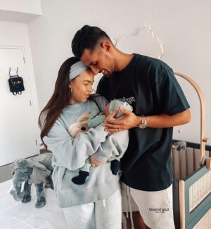 Stéphanie Durant Instagram - 20.10.2021 Loann Soggiu 💛 Notre plus beau voyage a commencé, une nouvelle vie ensemble ✨ @theosoggiu