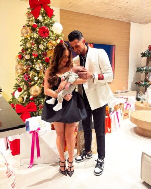 Stéphanie Durant Instagram - Christmas 2021 🎄♥️ Le plus beau des Noël & le plus beau des cadeaux : Loann💛🥺 

J’espère que vous avez passé de bonnes fêtes ✨