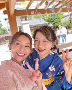 Stephanie Ho Instagram - playing dress up with mom  
trying if I can chase bus in traditional Japanese clothing 🏃‍♀️ 

grateful for this trip with the fam💓