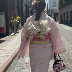 Stephanie Ho Instagram - playing dress up with mom  
trying if I can chase bus in traditional Japanese clothing 🏃‍♀️ 

grateful for this trip with the fam💓