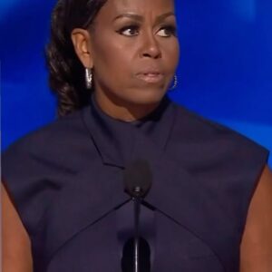 Stephanie Mills Instagram - 🤷🏾‍♀️Who will tell him? Oh wait, HE KNOWS NOW!!! #MichelleObama represented Black Excellence with Beauty, Elegance, and Wisdom. #POWER 💛💛💛💛💛💛💛 #blacklove #leadership #kamalaharris #timwalz #VOTE #vote2024 💙💙💙💙💙💙