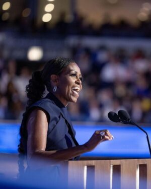 Stephanie Mills Instagram - 🤷🏾‍♀️Who will tell him? Oh wait, HE KNOWS NOW!!! #MichelleObama represented Black Excellence with Beauty, Elegance, and Wisdom. #POWER 💛💛💛💛💛💛💛 #blacklove #leadership #kamalaharris #timwalz #VOTE #vote2024 💙💙💙💙💙💙