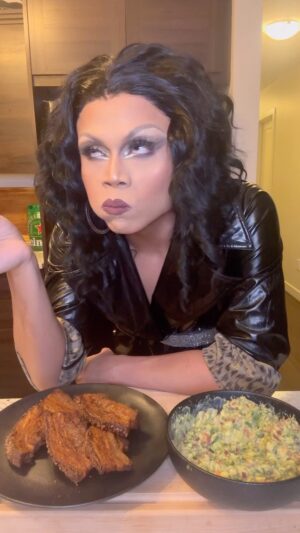 Stephanie Prince Instagram - CHICHARRON and GUACAMOLE with CHEFANIE PRINCE
•
•
#stephanieprince #drag #dragrace #dragqueen #cooking #filipino #chicharron