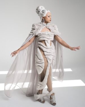 Stephanie Prince Instagram - ❄️Its’s snowing in C****** right now, stay warm STUNNALINAS!!❄️
•
Category: ARCTIC FOXXXY LADY!!
•
•
Lewk @_thesukidoll 
Hair @madebymalmas 
Nails @nailed.by.indigo 
Photo @eluvieracosta @masstudiosintl @rafebone @juan_castillo_videos 
Look inspired @lebylemoria 

#canadasdragrace #canadavstheworld