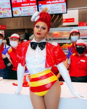 Stephanie Prince Instagram - WHO LOVES FRIED CHICKEN!!!!! Coz bitch!! Im serving @jollibee up in here!! #teamstephanie #teamstephanieprince #canadasdragrace @cravecanada @canadasdragrace 

Hair @wigkarma 
Photo @vuksvision 
Outfit by YOURS TRULLY!