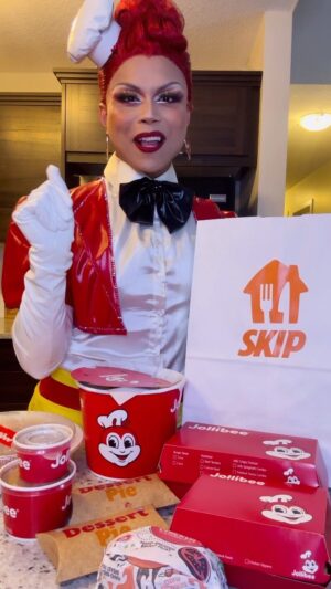 Stephanie Prince Instagram - It has finally happened, two of my favourite things have combined to create the ultimate at-home dining experience!! @JollibeeCanada is officially on @skipthedishes and I couldn’t be happier. 

Are you craving the best crispy chicken, chicken sandwiches and their famous pineapple quencher?  Well, you’re in luck because I have got a very special offer for all of you.. Skip is offering $10 off all Jollibee orders of $20 or more using code JOLLY10 from now until August 4th. 

Mabuhay my friends, now let’s eat some spaghetti! 

#ad #Skip #Jollibee