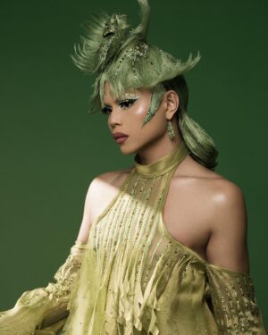 Stephanie Prince Instagram - Remember to eat your GREENS! Im the greens 😜🤤🌿
•
•
•
Outfit @_thesukidoll 
Photo @eluvieracosta 
Hair inspired by @jeanbaptiste.santens 
#canadasdragrace @canadasdragrace