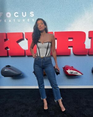 Stephanie Sigman Instagram - No 🏍️, no leather jacket , no problem.
 look at the photo session you took of me 🤣 🥹 😍@carolagmakeup at the @bikeridersfilm premiere gracias amiga, we had a great time 🏍️🖤🩶🤍