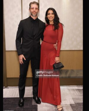 Stephanie Sigman Instagram - • S A T U R D A Y • 
Mama & Papa showered to go to an award show @ccrealtv celebrating @on_the_roam nomination 

Gracias Nat por tu vestido de @hualingerie ❣️💞
Mi anillo de @cealcuadrado🩶
Make up @carolagmakeup 🔥