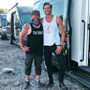 Stephen Huszar Instagram - Happy 🇺🇸 Thanksgiving! Kick off the holiday season tonight with #ChristmasInTheRockies starring the amazing @ksuemurray and @trishstratuscom premiering tonight on the new @foxnation streaming app. 

Thank you @brainpowerstudio for a great experience and @justingdyck for captaining our ship through stormy COVID waters. You’re all legends!