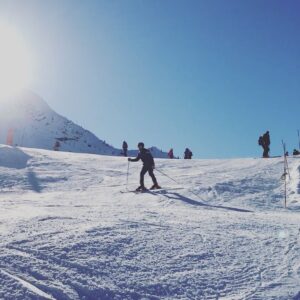 Steve Lund Instagram - “Come out to the alps, we’ll get together, have a few laughs.”
Merry Christmas from, Les Lunds🎄
