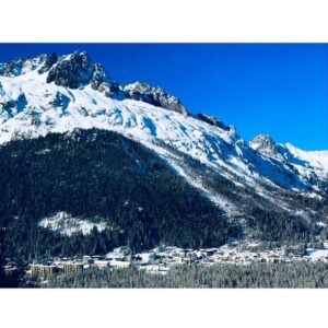 Steve Lund Instagram - “Come out to the alps, we’ll get together, have a few laughs.”
Merry Christmas from, Les Lunds🎄