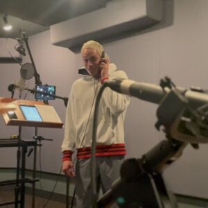 Steven Caple Jr. Instagram - Pete Davidson in disguise. 😂 @transformersmovie cast is amazing, man. Sneak peek of Pete voicing Mirage & @michelleyeoh_official blessing us as the voice of Airazor 🫣 #rotb 2023