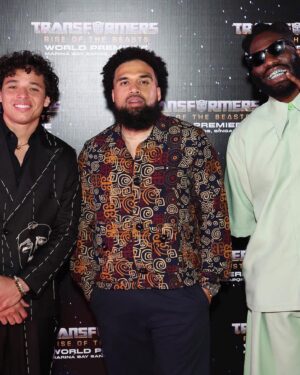 Steven Caple Jr. Instagram - Goooooon squad🤖 World premiere of @tranformersmovie Thank you Singapore! The ROTB family definitely felt the love. The premiere was a movie in and of itself 💥