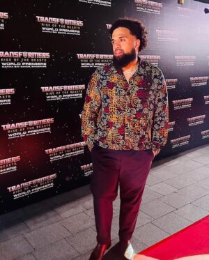 Steven Caple Jr. Instagram - Goooooon squad🤖 World premiere of @tranformersmovie Thank you Singapore! The ROTB family definitely felt the love. The premiere was a movie in and of itself 💥