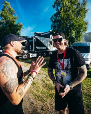 Stian Thorbjørnsen Instagram - Den ene dagen om sommeren jeg får tida til å leve ut festivallivet på ordentlig❤️ Er faktisk en helt egen stemning nede på Treungen! Peak rølp!