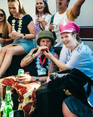 Stian Thorbjørnsen Instagram - Den ene dagen om sommeren jeg får tida til å leve ut festivallivet på ordentlig❤️ Er faktisk en helt egen stemning nede på Treungen! Peak rølp!