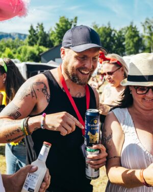 Stian Thorbjørnsen Instagram - Den ene dagen om sommeren jeg får tida til å leve ut festivallivet på ordentlig❤️ Er faktisk en helt egen stemning nede på Treungen! Peak rølp!