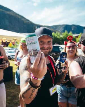 Stian Thorbjørnsen Instagram - Den ene dagen om sommeren jeg får tida til å leve ut festivallivet på ordentlig❤️ Er faktisk en helt egen stemning nede på Treungen! Peak rølp!