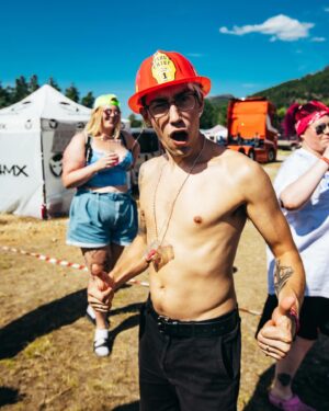Stian Thorbjørnsen Instagram - Den ene dagen om sommeren jeg får tida til å leve ut festivallivet på ordentlig❤️ Er faktisk en helt egen stemning nede på Treungen! Peak rølp!