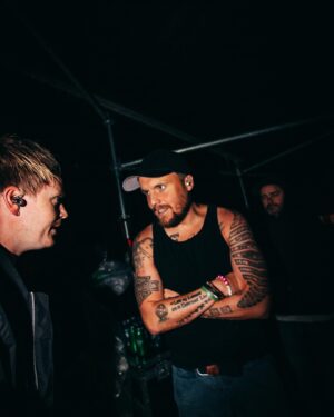 Stian Thorbjørnsen Instagram - Fy fader. Den pilsen her føles velfortjent. Den helga her har tatt oss til Mandal, Skeikampen og Odda. Fått lov til å spille for mange, mange tusen gærninger. Vi er drøyt heldige. Nå er jeg helt ferdig.  200 mil bak meg i bil. Ble en pitstop på et hotell her i Vøringfoss bare sånn for å lande.