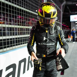 Stoffel Vandoorne Instagram - Formula E season 10 over and out ☑️ An eventful final race weekend in London but we got the job done and secured 3rd place in the Teams Championship. Thanks @ds_penske_fe for the past 2 seasons! Onwards and upwards to new adventures 👊🏼