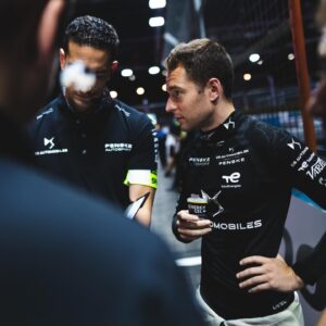 Stoffel Vandoorne Instagram - Formula E season 10 over and out ☑️ An eventful final race weekend in London but we got the job done and secured 3rd place in the Teams Championship. Thanks @ds_penske_fe for the past 2 seasons! Onwards and upwards to new adventures 👊🏼