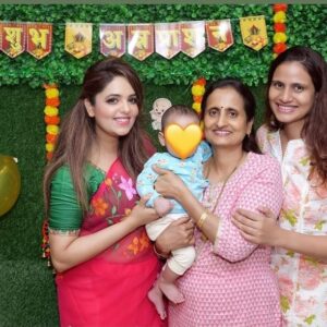Sugandha Mishra Instagram - "Celebrating our baby girl's first taste of solid food with the warmth & Blessings of family at home. May Annapurna Ma bless her with health, happiness, and a lifetime of prosperity 🙏🧿
#firstfood #annaprashan #blessed #babygirl #food #pooja #home #family #blessings #ma #ganpati #home #decor #solid #baby