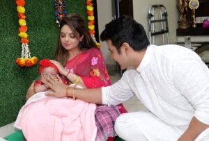 Sugandha Mishra Instagram - "Celebrating our baby girl's first taste of solid food with the warmth & Blessings of family at home. May Annapurna Ma bless her with health, happiness, and a lifetime of prosperity 🙏🧿
#firstfood #annaprashan #blessed #babygirl #food #pooja #home #family #blessings #ma #ganpati #home #decor #solid #baby