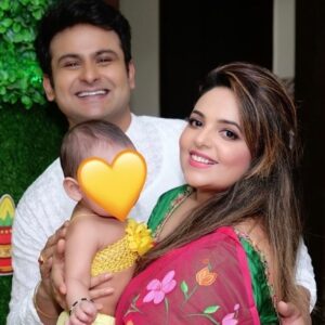 Sugandha Mishra Instagram - "Celebrating our baby girl's first taste of solid food with the warmth & Blessings of family at home. May Annapurna Ma bless her with health, happiness, and a lifetime of prosperity 🙏🧿
#firstfood #annaprashan #blessed #babygirl #food #pooja #home #family #blessings #ma #ganpati #home #decor #solid #baby