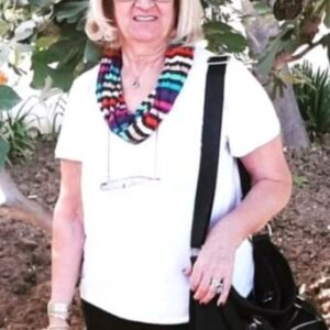 Süheyl Uygur Instagram - Kolay değil anadolu yollarında turne yapmak,evlat yetiştirmek,hanlarda yatmak.Annem Nejat Uygur tiyatrosunu hep bıkmadan sırtında taşıdı ve hep üstesinden geldi.Hakkın ödenmez Türk tiyatrosunun ve evimizin annesi,bu alkışlar az bile.Doğum gününüz kutlu olsun canım annem.🎂❤️❤️❤️