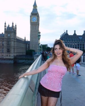 Sukriti Kakar Instagram - Big Ben, small me
