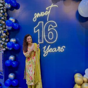 Sunayana Fozdar Instagram - More than a decade !! Cheers to 16 years of Love , laughter and happiness 😇😇😇
blessed to be a part of this journey🙏
Thankful to the cast and crew …ever single person behind the camera who’ve spent sleepless nights creating our episodes ! Asit Sir who has truly given the show his all♥️ and team @taarakmehtakaooltahchashmahnfp 🙌

Most importantly “You” our audience for giving us soooo much love 🥰 #grateful #16years #tmkoc