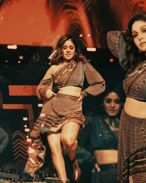 Sunidhi Chauhan Instagram - Performing at YTFF was pure ecstasy! 
I’m beyond grateful for the unforgettable experience and the incredible energy from everyone who was there. 
Thank you all for making it a time to remember!

Styled by @saumyathakur 
#styledbysaums 
In 
Outfit @nikitamhaisalkar
Rings @misho_designs
Earrings @theetherealstore_ 
Boots @saintgworld 
Style Asst. @pareenaaahhh

Glam
MUA @makeupbyshikhamishra
Hair @hairstylistmanju

@youtubeindia @youtubefanfest 

#sunidhilive #sunidhi #sclive #explore #YTFFin24 #liveperformance