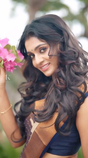 Sunitha Srinivasan Instagram - 🤗

#sunitha #serial #actress #model #valayapattithavile #trendingreels #viral #viwes #instalike #instafashion
