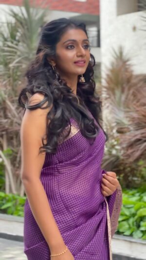 Sunitha Srinivasan Instagram - Going with trending 
@varnam._silks 
@mahi_makeover_chennai 
@tk_cinematic 
#trending #reels #fyp #viral #viwes