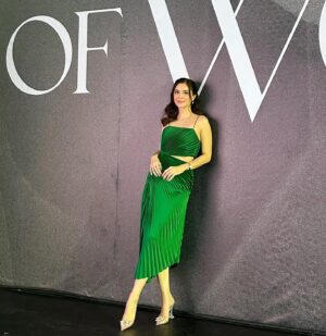Sunshine Cruz Instagram - Honored to be one of the judges for today’s casting call for the iconic Bench fashion show. We will see you all in November. 😉💚

Stylist : @francischee_ 
Dress : @dress_beyond.mnl 
Associate stylist : @juanchoxbuendia 
Make up : @itsedsgomakeup 
Hair : @hairbyashleymendoza 
Shoes : @fabanddainty_luxury (@aminamuaddiofficial) 

#benchbodyofwork