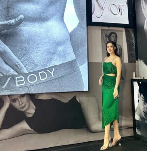 Sunshine Cruz Instagram - Honored to be one of the judges for today’s casting call for the iconic Bench fashion show. We will see you all in November. 😉💚

Stylist : @francischee_ 
Dress : @dress_beyond.mnl 
Associate stylist : @juanchoxbuendia 
Make up : @itsedsgomakeup 
Hair : @hairbyashleymendoza 
Shoes : @fabanddainty_luxury (@aminamuaddiofficial) 

#benchbodyofwork