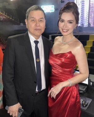 Sunshine Cruz Instagram - More from #mwph2024 coronation night 🥰

Make up : @itsedsgomakeup 
Hair : @hairbyallybernardo 
Custom gown : @wearebiro by @jeremiahoribe 
Stylist : @francischee_ 
Associate stylist : @juanchoxbuendia 
Jewellery : @tesserajewelry @ctj_carlthejeweller 
Skin : @cathyvalenciaskinclinic