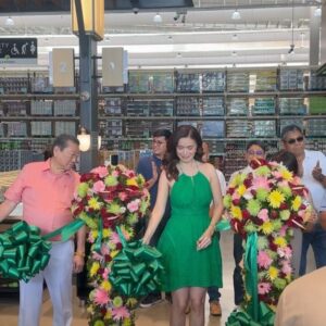 Sunshine Cruz Instagram - Landers Superstore expands to Naga City with its 13th superstore opening. Congratulations @landersph family! 💚

#LandersPh
#LandersNaga
#landerssuperstore

Make up by| @andreuariola
Hair by| @zeus_ariola
Dress by| @dress_beyond.mnl
Styled by| @francischee_ 
Assoc.Stylist| @juanchoxbuendia