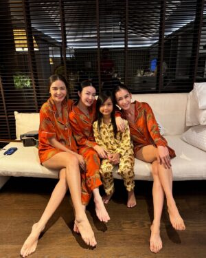 Supakson Chaimongkol Instagram - 🐫🦒🐇🐴🐓🦜🦩🌊🦀
