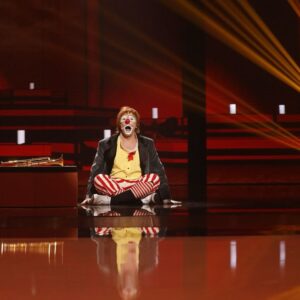 Supremme de Luxe Instagram - Pues ya está, se acabó este viaje tan maravilloso que ha sido @tucaramesuena 

He sido muy feliz durante toda la edición sobre todo por encontrarme en la vida con mis ocho compañeros de concurso, son lo mejor que me llevo de esta experiencia. 

Y por supuesto, quiero agradecer enormemente a todo el equipo que está detrás que trabaja muy duro para que nosotros podamos lucir en cada gala. Todos juntos forman un engranaje perfecto que hace que el programa fluya. 

Felicidades enormes a @davibusta por haber ganado esta edición, es una maravilla que sigas contando con el cariño de la gente después de tantos años de carrera. 

Y yo, os aseguro que estoy muy feliz con mi 4ª posición. No lo esperaba en absoluto. Gracias gracias gracias por todo el cariño que me habéis demostrado estas semanas. ¡Seguimos! ❤️❤️❤️❤️