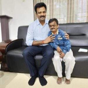 Suresh Babu .R Instagram - நமது 'வா வரலாம் வா' படத்தில், ஒரு கதாபாத்திரத்தில் நடித்த பாலாஜி அவர்கள், டப்பிங்கை நிறைவு செய்தபோது!