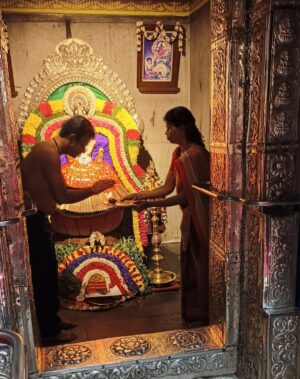 Suresh Babu .R Instagram - மேல்மருவத்தூர் ஆதிபராசக்தியிடம் 'வா வரலாம் வா' திரைப்படம் வெற்றி பெற வேண்டியபோது!

#melmaruvathur #adhiparasakthi #vavaralamva