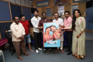 Suresh Babu .R Instagram - நமது "வா வரலாம் வா" திரைப்படத்தின் First Look போஸ்டரை, தேனிசை தென்றல் தேவா அவர்கள் வெளியிட்டார். உடன்...

#VaVaralamVa #SBR #SGSCreativeMedia #BalajiMurugadoss #Deva #SaravanaSubbiah #MahanaSanjeevi #MimeGobi #ReddinKingsley mahanaofficials @mimegopi_off @officialbalakrish @gayatrirema