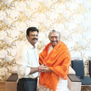 Suresh Babu .R Instagram - விரைவில் நடைபெறவுள்ள 'வா வரலாம் வா' திரைப்படத்தின் இசைவெளியீட்டு விழாவிற்கு, இசையமைப்பாளர் தேனிசை தென்றல் தேவா மற்றும் ஸ்ரீகாந்த் தேவா அவர்களை அழைத்த போது...

#VaVaralamVa | #SBR | #SGSCreativeMedia | #Deva