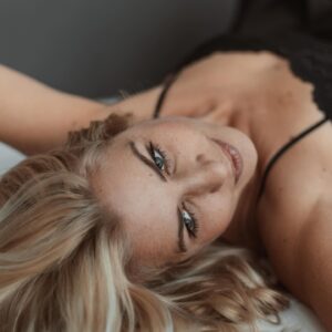 Susan Sideropoulos Instagram - „Beauty begins the moment you decide to be yourself.“ 
(Coco Chanel)

Noch ein paar schöne Bilder aus meinem Shooting mit @liesafuchsfotografie ❤️

Welches gefällt dir am besten? 

#beautybeginswithin