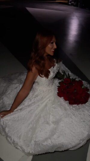 Susana Dias Ramos Instagram - A noiva 🌹
Só fazemos 45 uma vez na vida…

🌹 @arty_floraldecor_bysandra