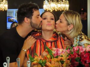 Susana Vieira Instagram - Minha maior alegria!!! Comemorar meus 82 anos com muita saude, alegria e ao lado dos meus bens mais preciosos, minha Familia e amigos agregados que fazem os meus dias mais especiais. 🎉 obrigada @patycantoni  por registrar os momentos mais lindos @brancorodrigo por proporcionar essa recepcao e tornar esse aniversário mais incrivel @camilabarquete sem palavras pra agradecer essa mesa linda. ❤️❤️❤️